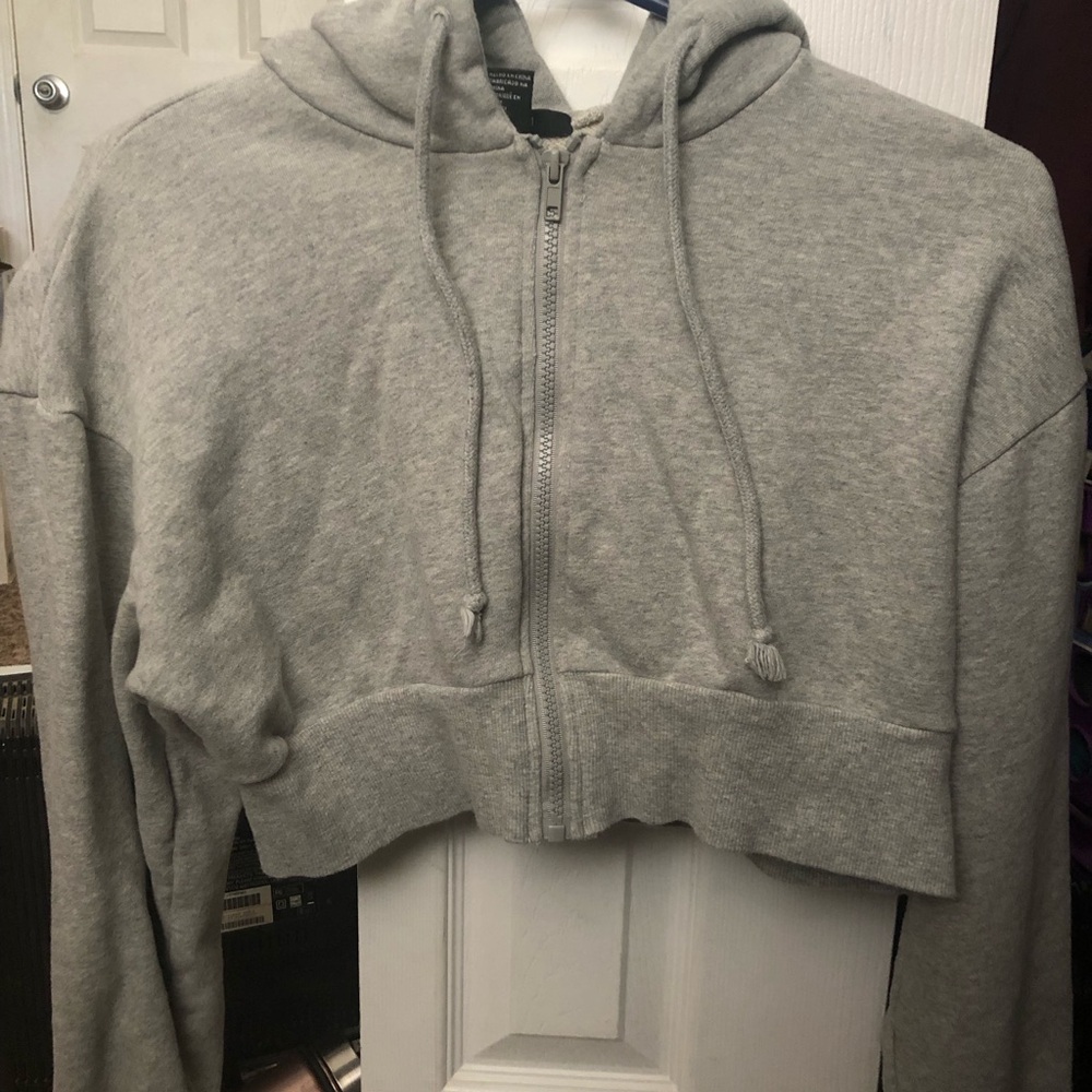 Light Grey Forever 21 Cropped zip up hoodie Size M